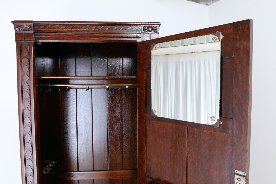 アールデコ チューダースタイル イングランドオーク スモールワードローブ