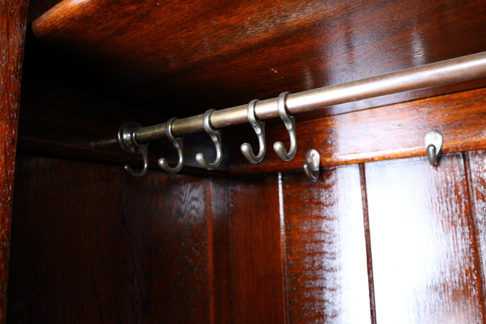 アールデコ チューダースタイル イングランドオーク スモールワードローブ