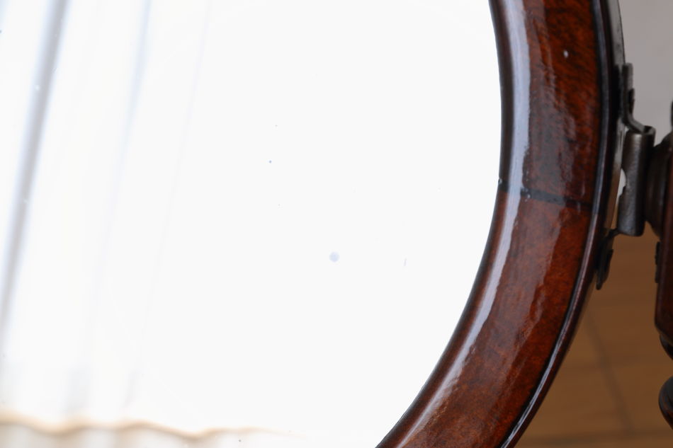 ヴィクトリアンスタイル ツイスト テーブルトップ スタンドミラー