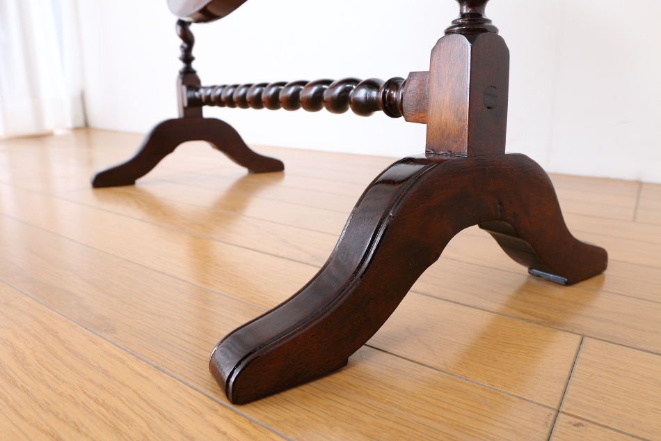 ヴィクトリアンスタイル ツイスト テーブルトップ スタンドミラー