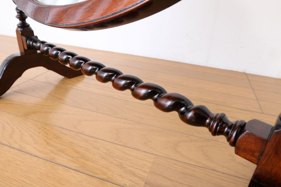 ヴィクトリアンスタイル ツイスト テーブルトップ スタンドミラー