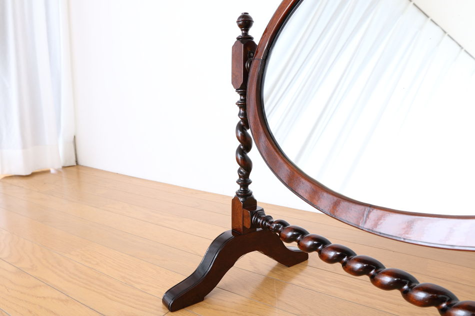 ヴィクトリアンスタイル ツイスト テーブルトップ スタンドミラー