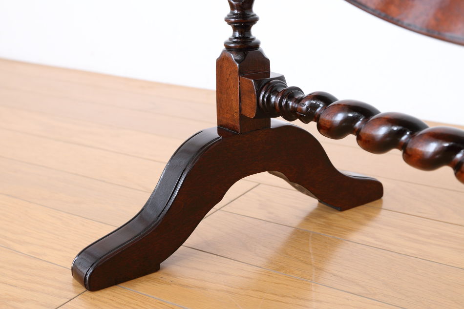 ヴィクトリアンスタイル ツイスト テーブルトップ スタンドミラー