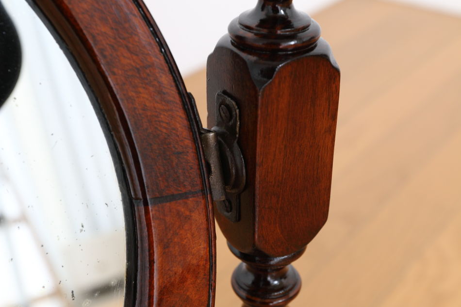 ヴィクトリアンスタイル ツイスト テーブルトップ スタンドミラー