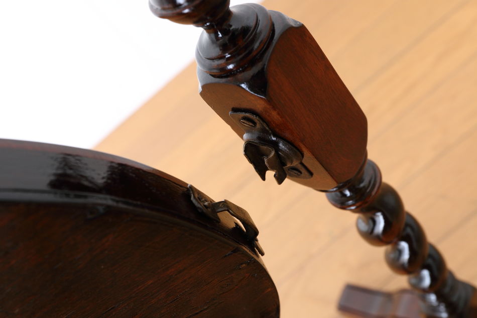 ヴィクトリアンスタイル ツイスト テーブルトップ スタンドミラー