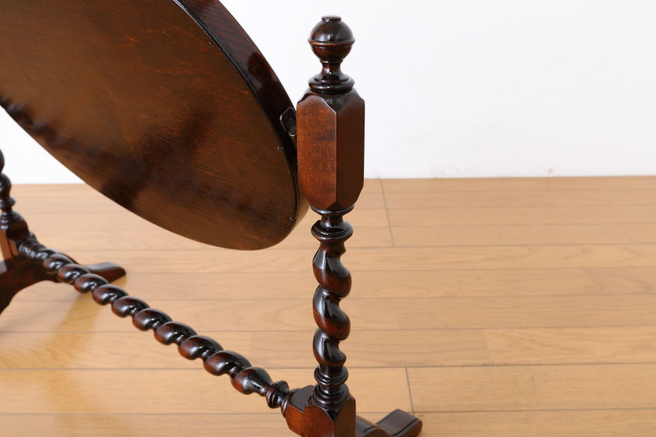 ヴィクトリアンスタイル ツイスト テーブルトップ スタンドミラー