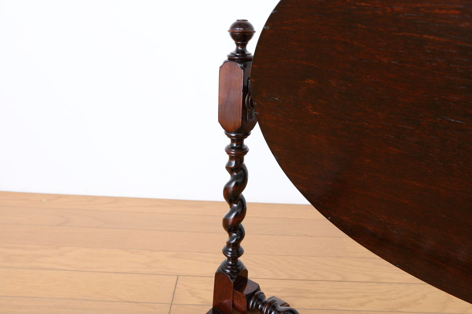 ヴィクトリアンスタイル ツイスト テーブルトップ スタンドミラー