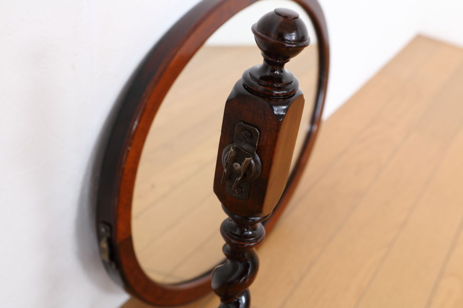 ヴィクトリアンスタイル ツイスト テーブルトップ スタンドミラー