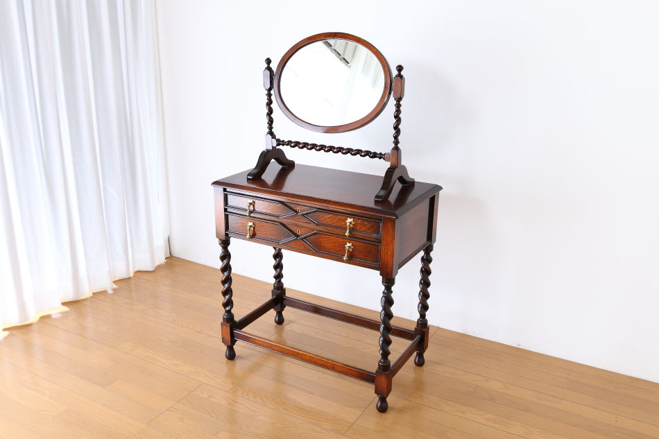 ヴィクトリアンスタイル ツイスト テーブルトップ スタンドミラー