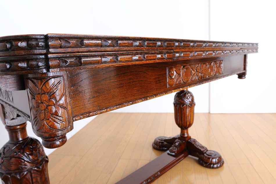 スーパークオリティ フローラル&バルボス チューダーオーク ドローリーフダイニングテーブル