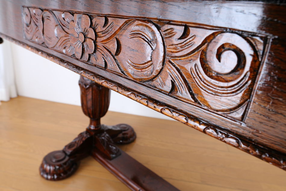 スーパークオリティ フローラル&バルボス チューダーオーク ドローリーフダイニングテーブル