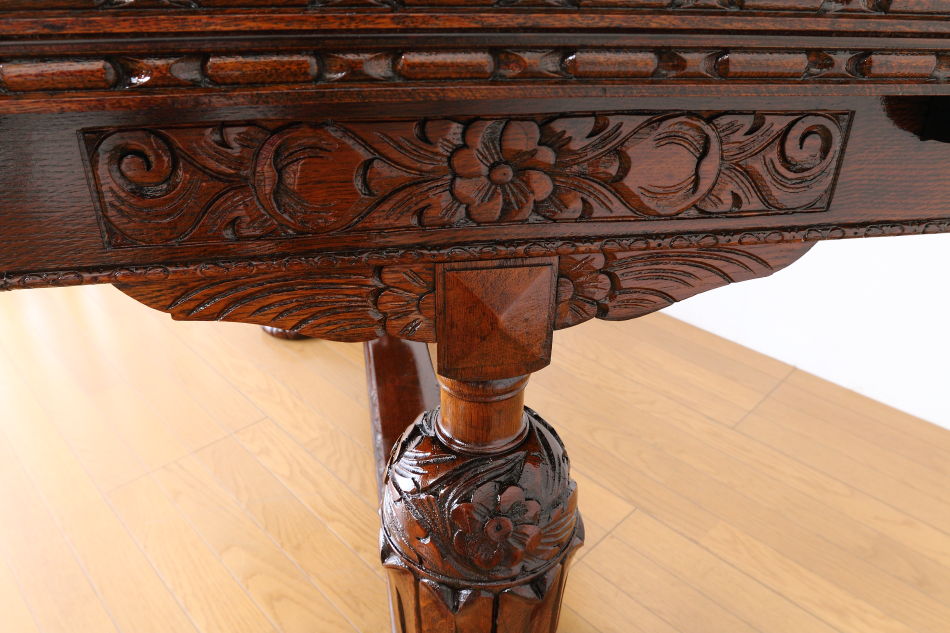 スーパークオリティ フローラル&バルボス チューダーオーク ドローリーフダイニングテーブル