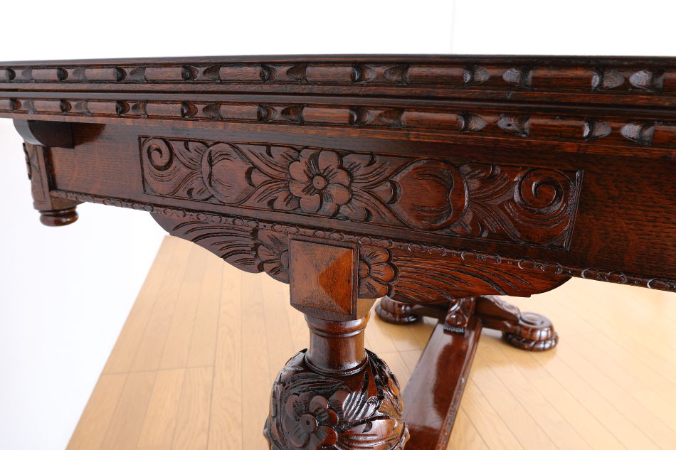 スーパークオリティ フローラル&バルボス チューダーオーク ドローリーフダイニングテーブル