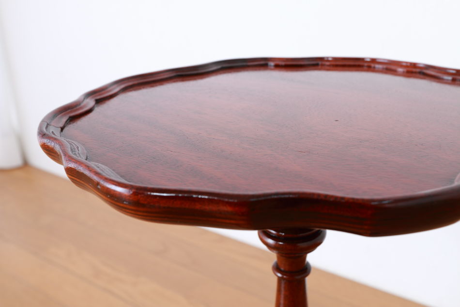 ヴィクトリアンスタイル マホガニー トライポッド スモールワインテーブル