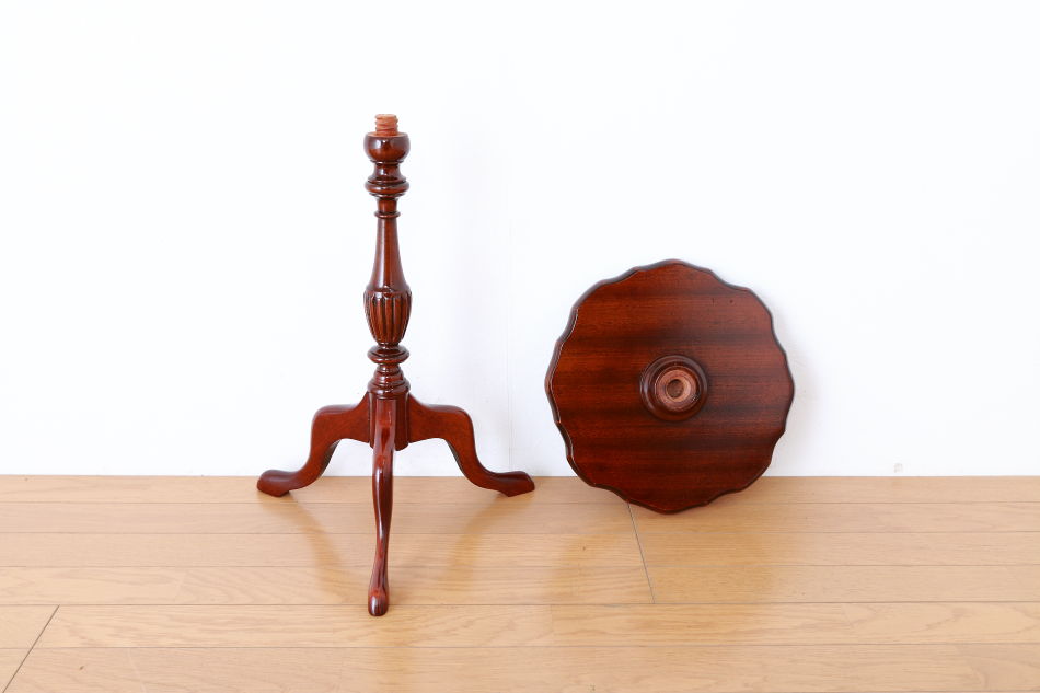 ヴィクトリアンスタイル マホガニー トライポッド スモールワインテーブル