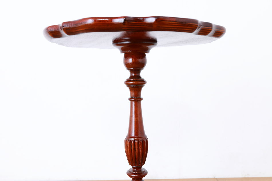 ヴィクトリアンスタイル バールウォルナット トライポッドワインテーブル