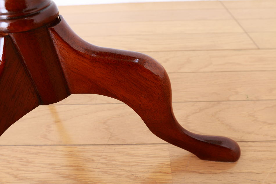 ヴィクトリアンスタイル バールウォルナット トライポッドワインテーブル