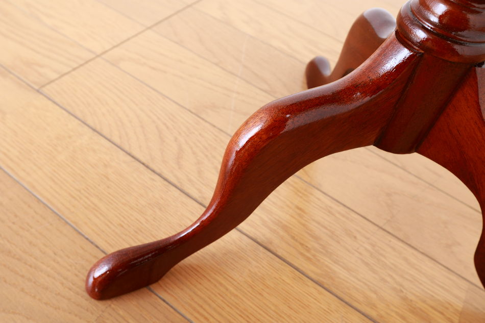 ヴィクトリアンスタイル バールウォルナット トライポッドワインテーブル