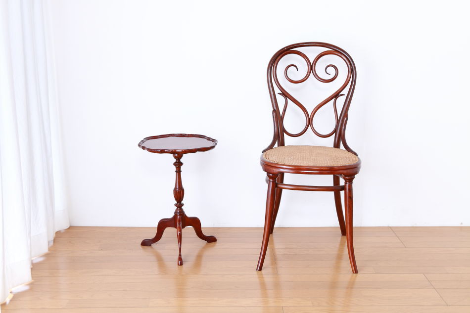 ヴィクトリアンスタイル バールウォルナット トライポッドワインテーブル