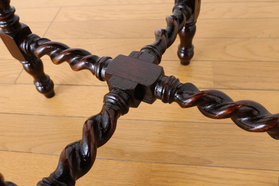 カービングストレッチャー ツイスト オケージョナルテーブル