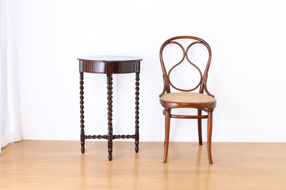 カービングストレッチャー ツイスト オケージョナルテーブル