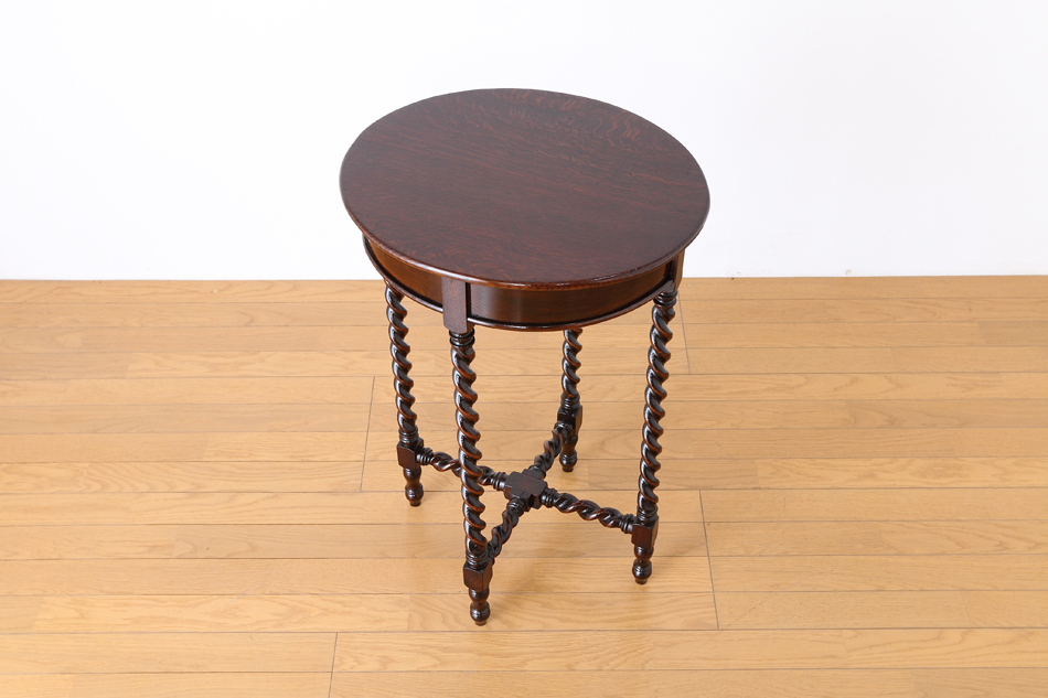 カービングストレッチャー ツイスト オケージョナルテーブル