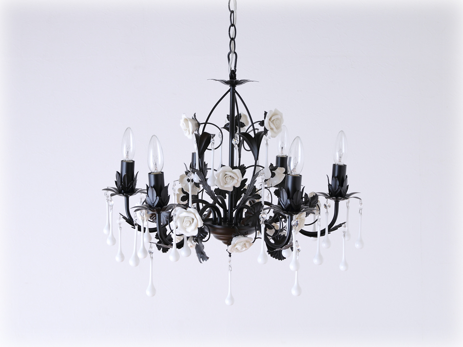 ホワイトポーセリン ローズ&ドロップ ブラックアイアン シャンデリア(6灯)