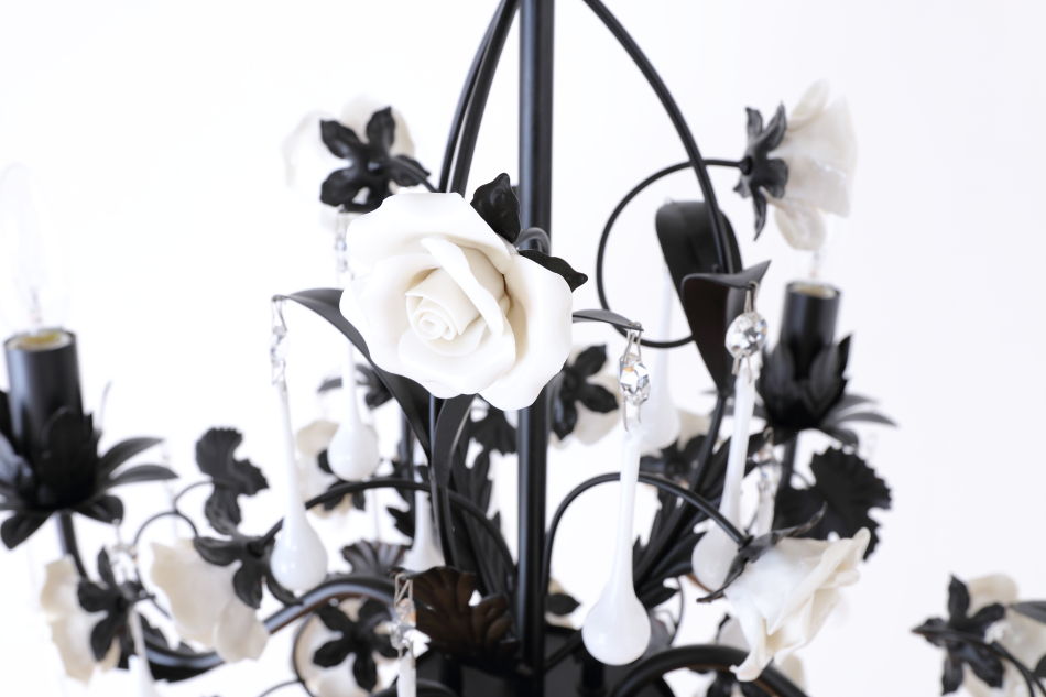 ホワイトポーセリン ローズ&ドロップ ブラックアイアン シャンデリア(6灯)