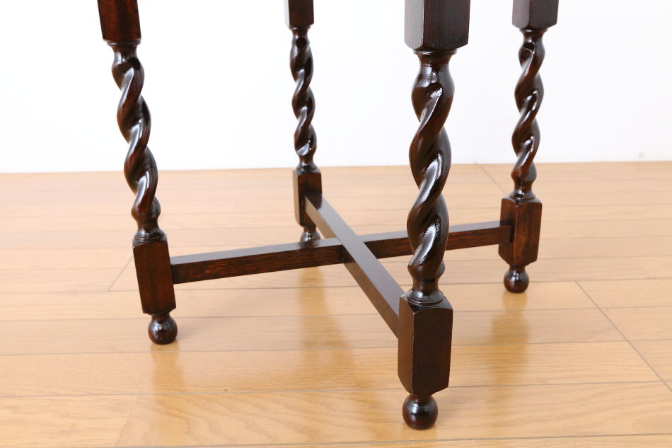 イングランドオーク ラウンドフォルム ツイスト コーヒーテーブル