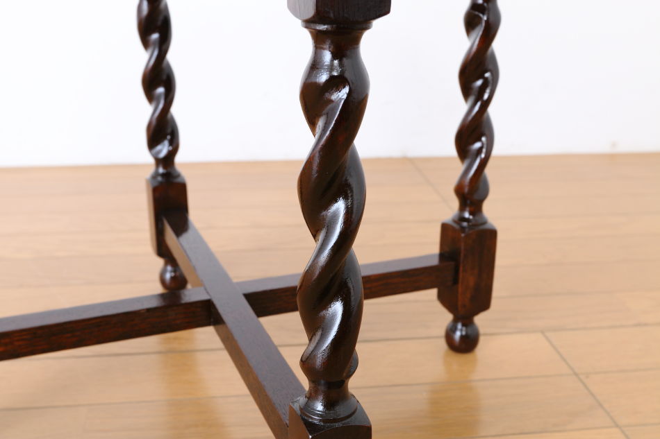 イングランドオーク ラウンドフォルム ツイスト コーヒーテーブル