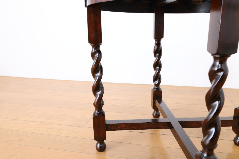 イングランドオーク ラウンドフォルム ツイスト コーヒーテーブル