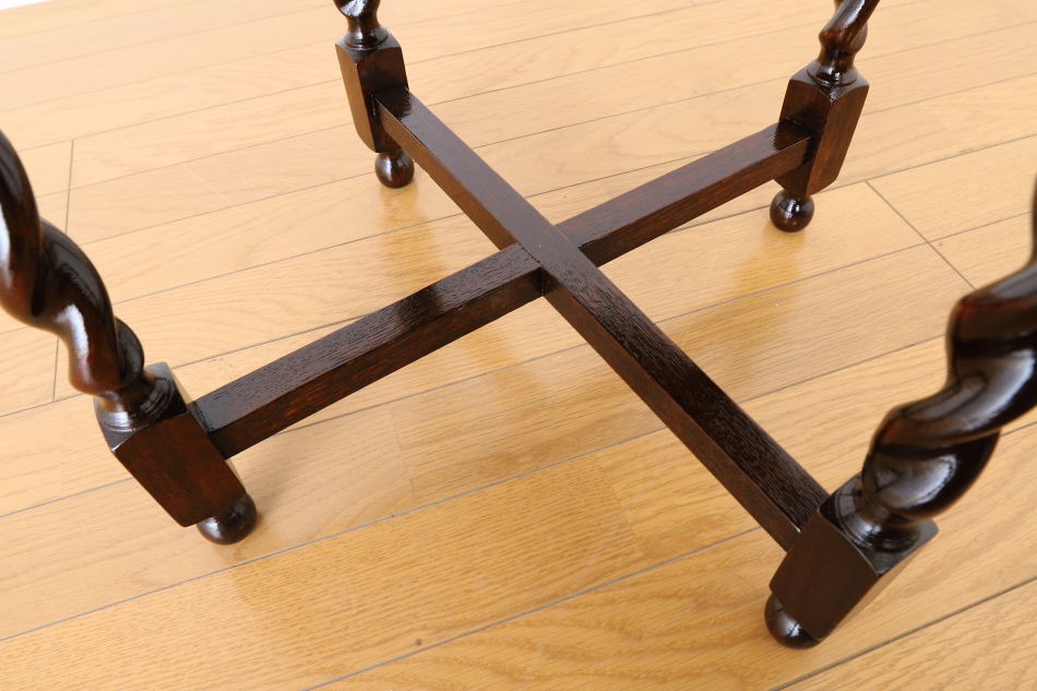 イングランドオーク ラウンドフォルム ツイスト コーヒーテーブル