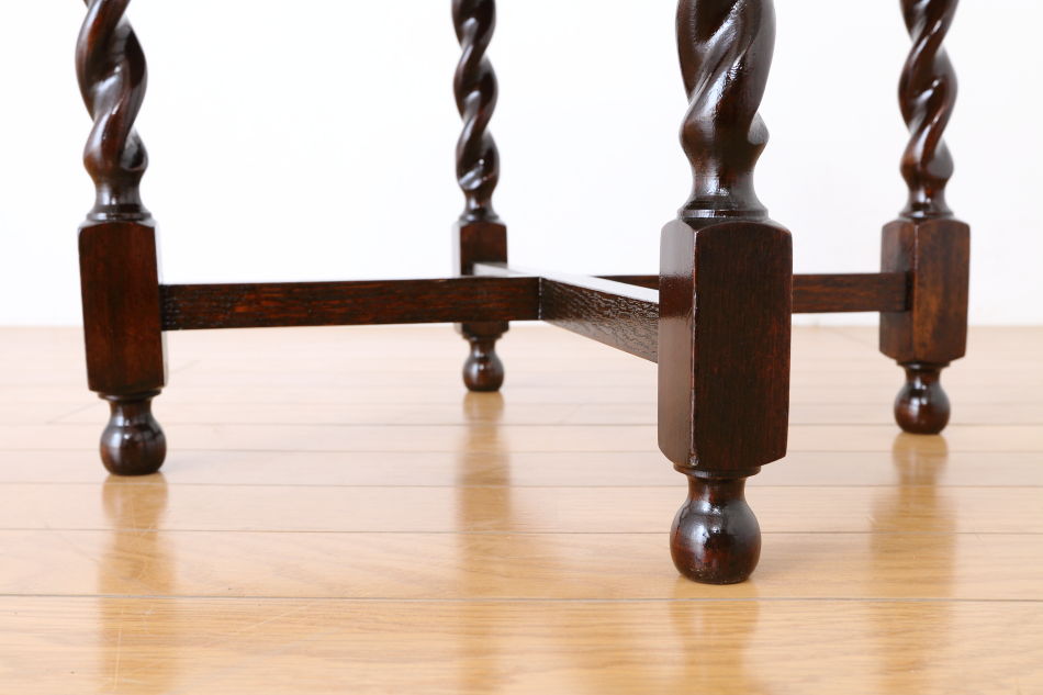 イングランドオーク ラウンドフォルム ツイスト コーヒーテーブル