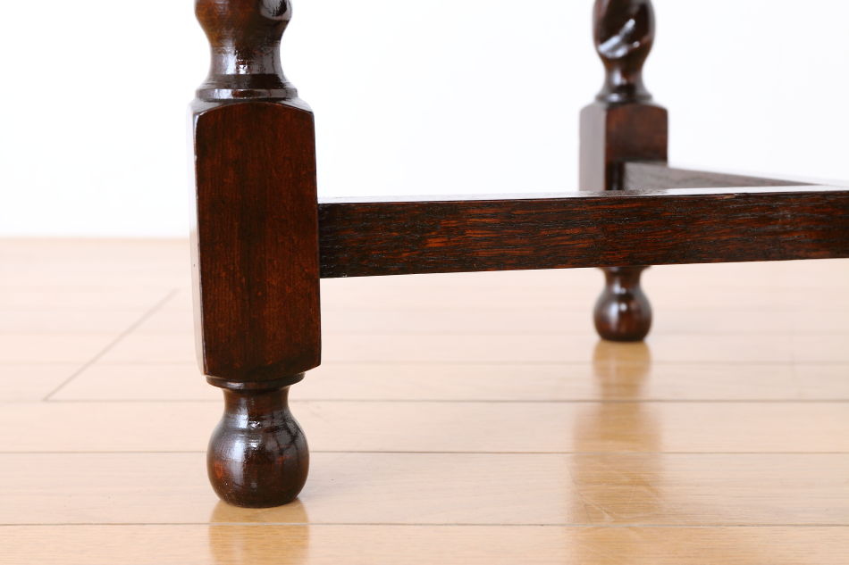 イングランドオーク ラウンドフォルム ツイスト コーヒーテーブル